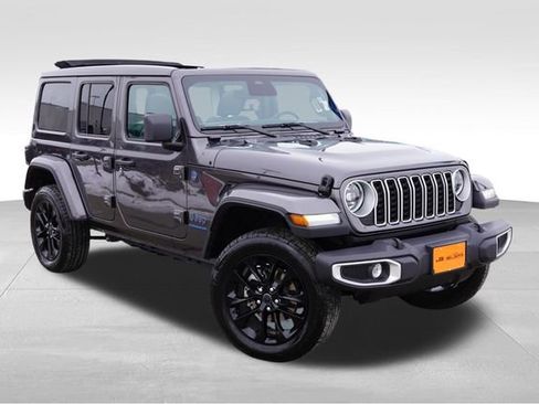 Used 2025 Jeep Wrangler Unlimited Sahara w/ Safety Group image 2