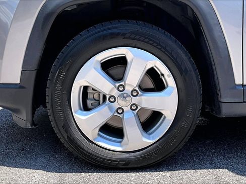 Used 2019 Jeep Compass Latitude w/ Popular Equipment Group FWD image 32