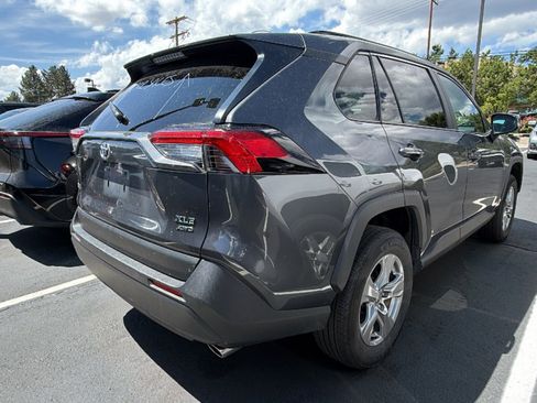 Used 2025 Toyota RAV4 XLE AWD/4WD image 2