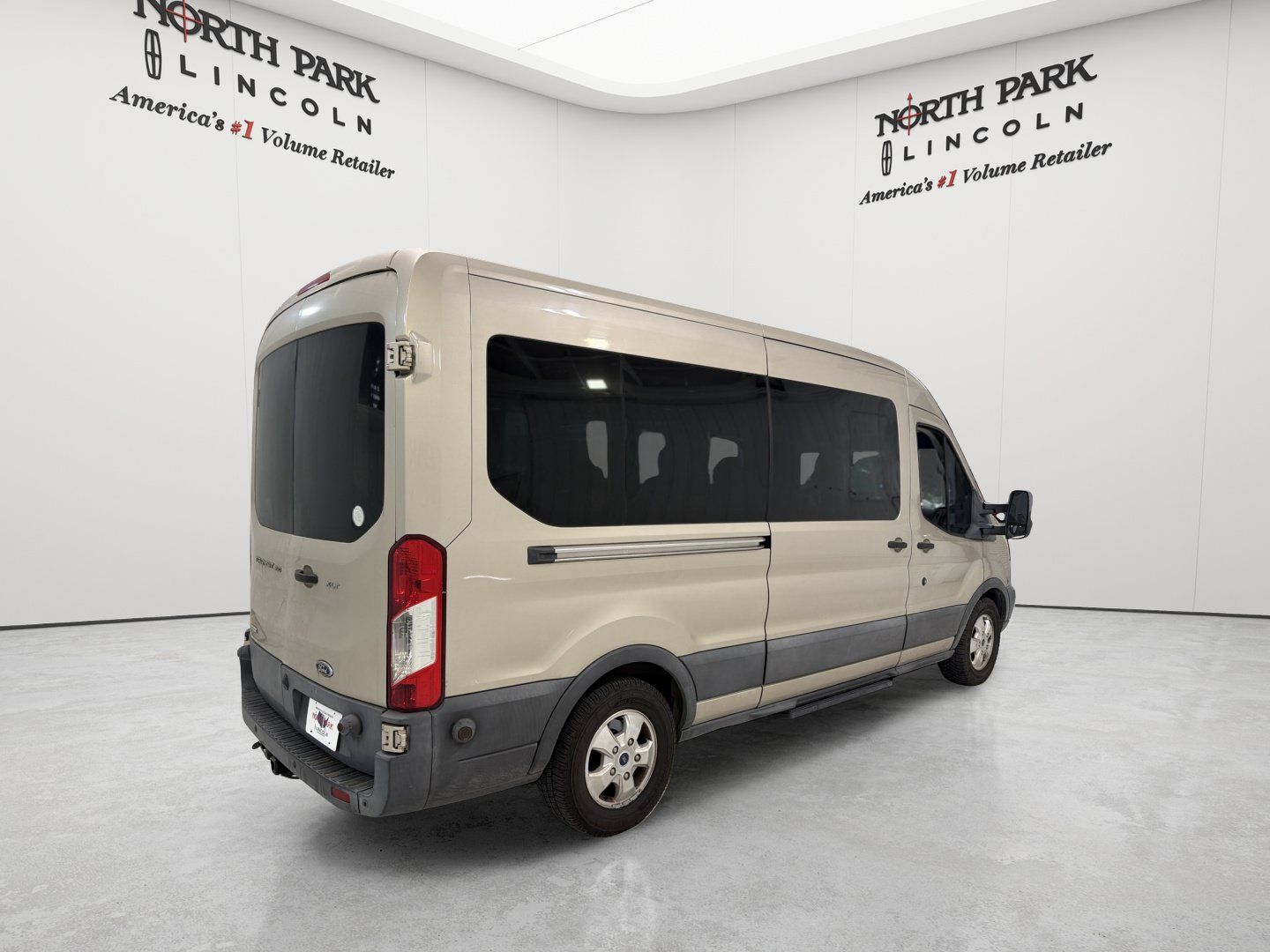 Used 2017 Ford Transit 350 XLT RWD image 5