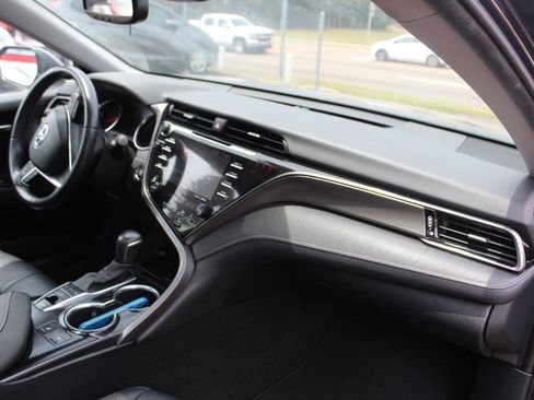 Used 2020 Toyota Camry XSE image 16