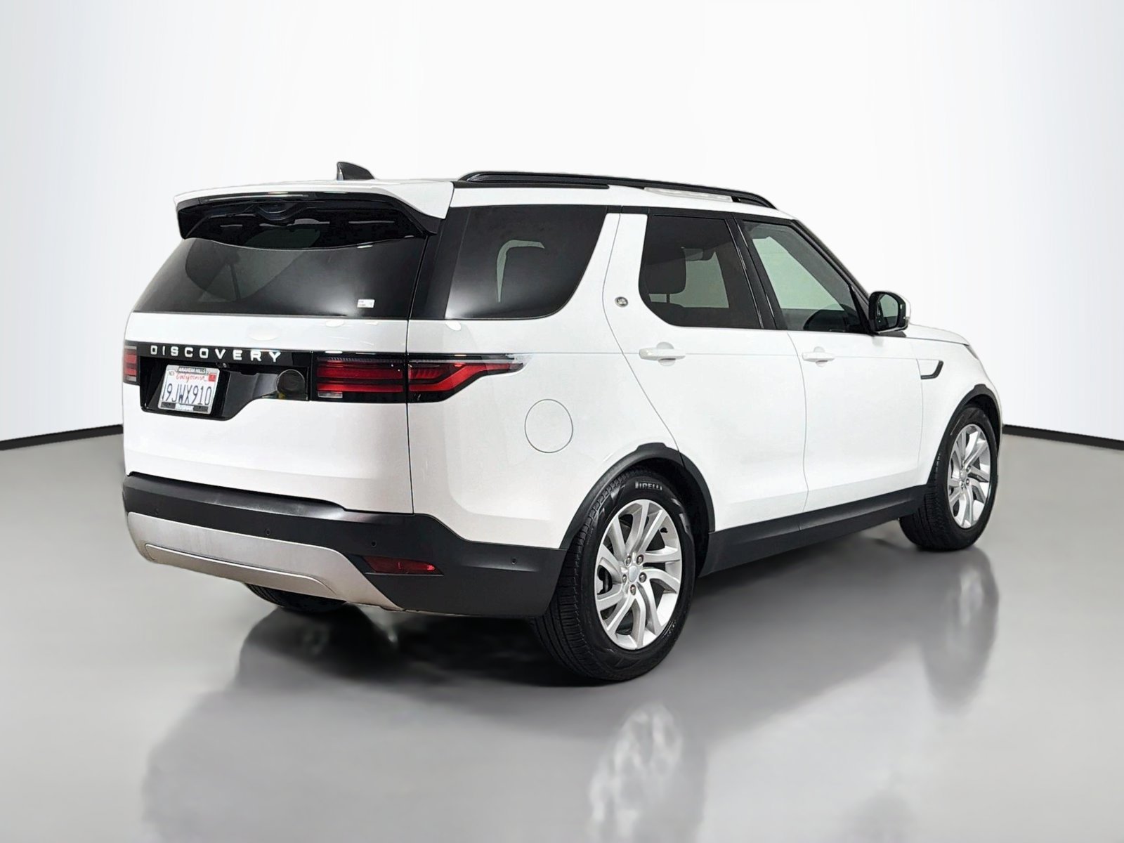 Used 2023 Land Rover Discovery S AWD/4WD image 5