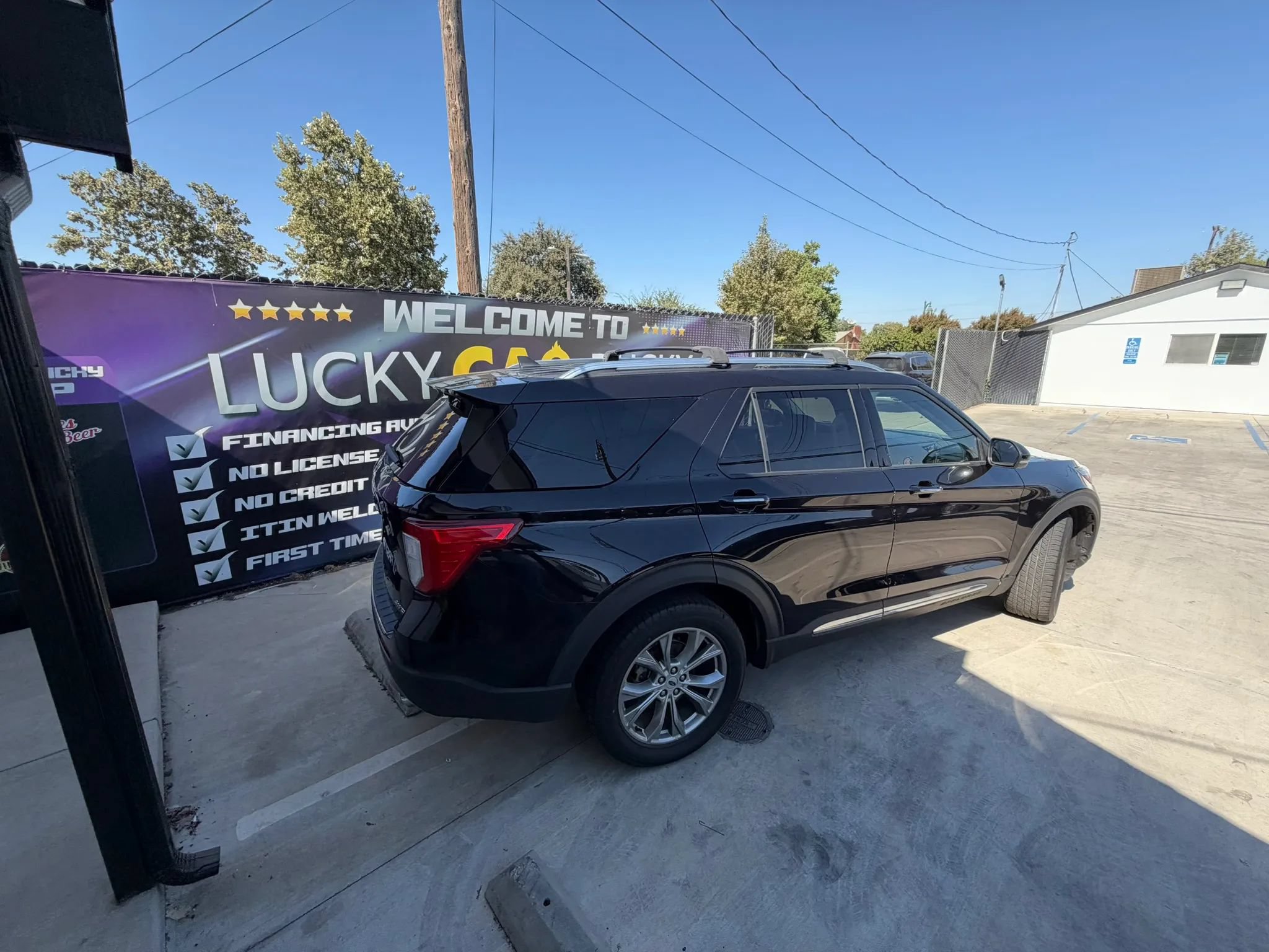 Used 2022 Ford Explorer Limited w/ Equipment Group 301A AWD/4WD image 9