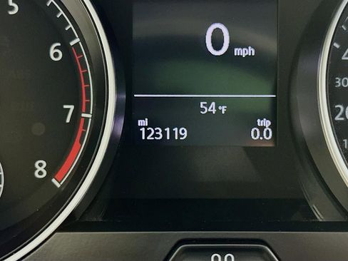 Used 2017 Volkswagen Golf SportWagen FWD image 44