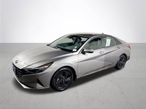 Used 2022 Hyundai Elantra Blue image 2