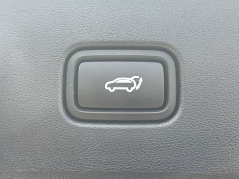 Used 2025 Hyundai Tucson Limited FWD image 12