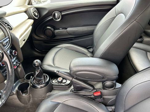 Used 2017 MINI Cooper 2-Door Hardtop image 16
