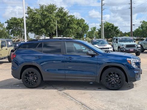 Used 2022 GMC Terrain SLE w/ Elevation Edition image 4