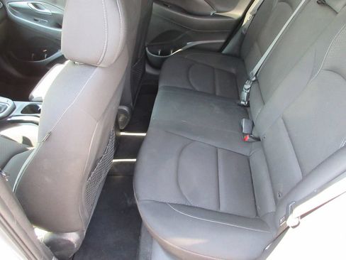 Used 2018 Hyundai Elantra GT FWD image 13