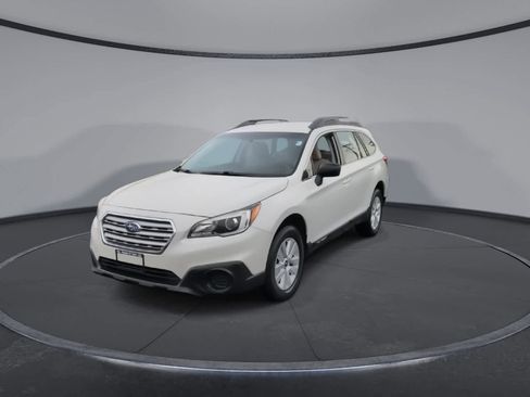 Used 2017 Subaru Outback 2.5i image 3