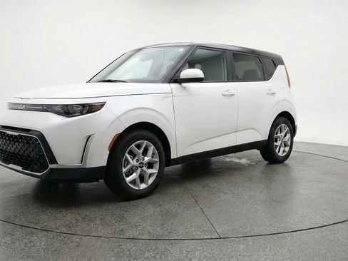 Used 2025 Kia Soul LX w/ LX Technology Package FWD image 3