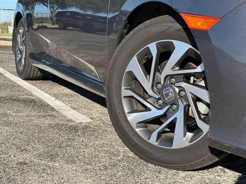 Used 2018 Honda Civic EX image 2