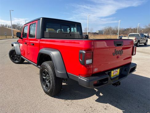 Used 2025 Jeep Gladiator Sport image 5