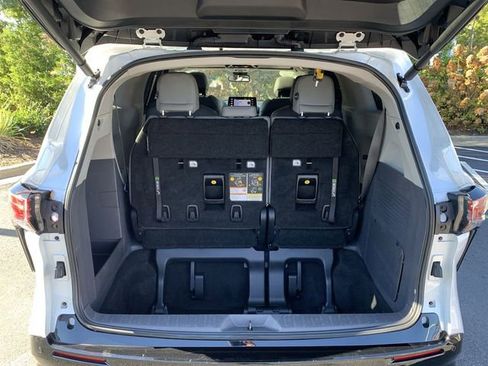 Certified 2023 Toyota Sienna Limited image 35
