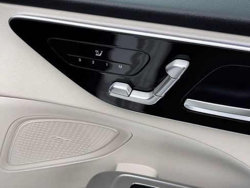 Used 2025 Mercedes-Benz C 300 Sedan image 29