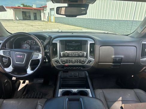 Used 2015 GMC Sierra 1500 SLT w/ SLT Crew Cab Value Package AWD/4WD image 10