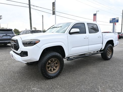 Used 2023 Toyota Tacoma SR image 7