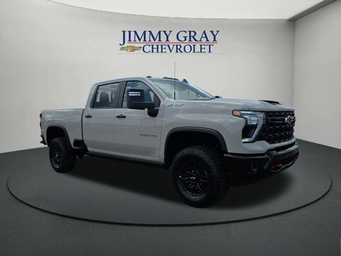New 2026 Chevrolet Silverado 2500 ZR2 w/ LPO, Dark Essentials Package AWD/4WD image 7