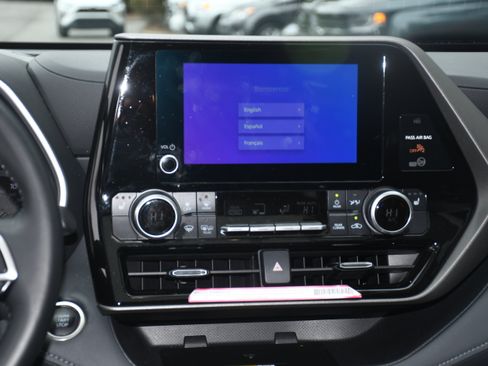 Certified 2024 Toyota Highlander LE image 17