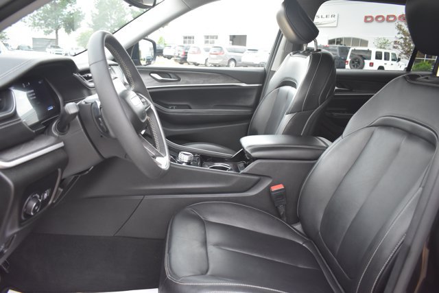Used 2023 Jeep Grand Cherokee L Limited AWD/4WD image 16