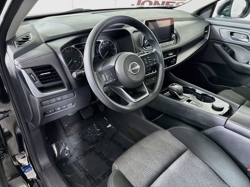 Certified 2024 Nissan Rogue SV AWD/4WD image 17