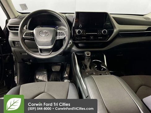 Used 2024 Toyota Highlander LE image 24