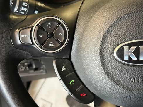 Used 2017 Kia Soul + FWD image 11