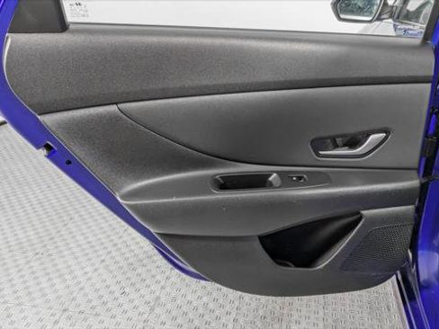 Used 2022 Hyundai Elantra Limited image 17