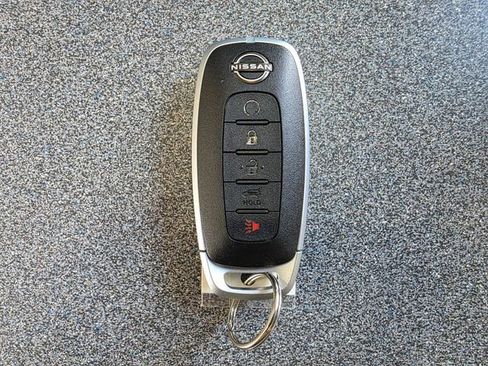 Used 2025 Nissan Pathfinder SV image 32