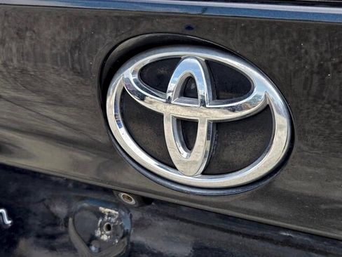 Used 2019 Toyota C-HR XLE FWD image 10