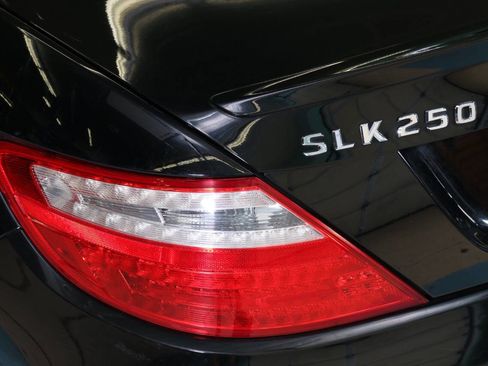 Used 2014 Mercedes-Benz SLK 250 w/ Premium Package image 25