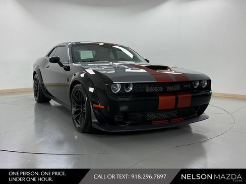 Used 2018 Dodge Challenger SRT Hellcat RWD image 4