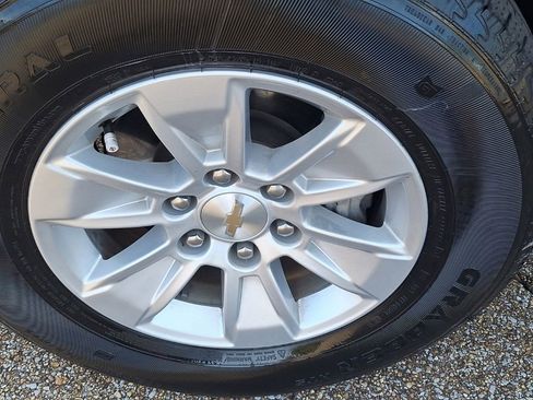 Used 2025 Chevrolet Silverado 1500 LT image 17