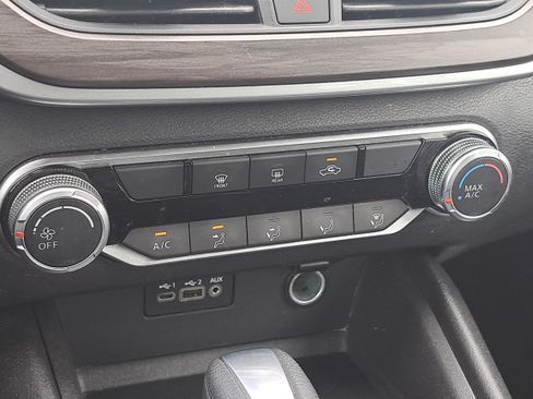 Used 2025 Nissan Altima 2.5 SV FWD image 21