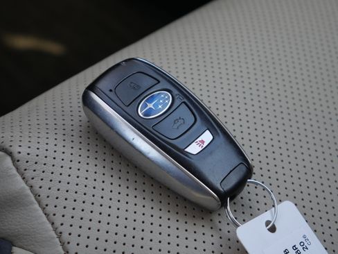 Used 2020 Subaru Outback Limited image 32