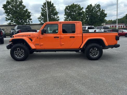 Used 2025 Jeep Gladiator Mojave w/ Safety Group AWD/4WD image 4