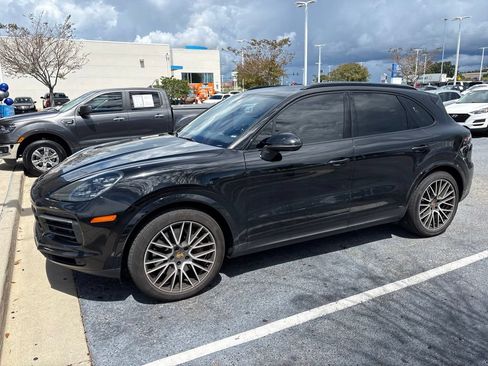 Used 2022 Porsche Cayenne S AWD/4WD image 1