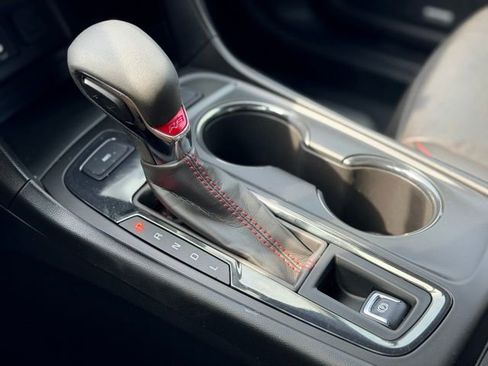 Used 2022 Chevrolet Equinox RS w/ RS Leather Package image 17