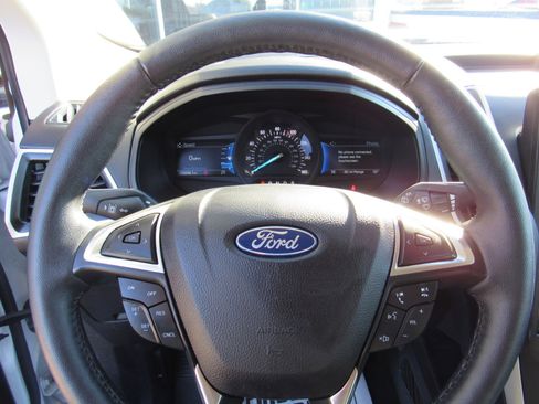 Used 2024 Ford Edge SEL w/ Sport Appearance Package image 12