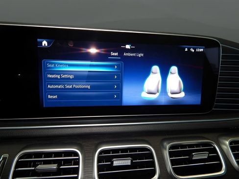 Used 2024 Mercedes-Benz GLS 450 4MATIC image 30