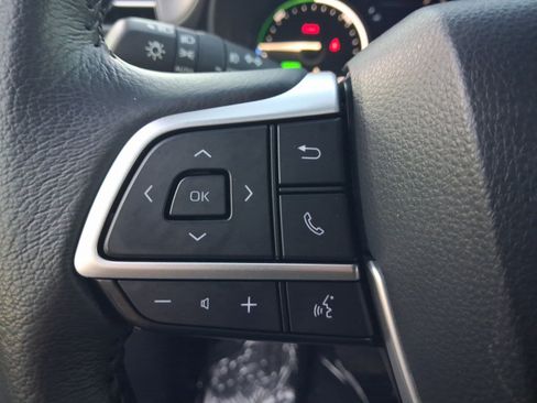 Used 2025 Toyota Sienna XLE FWD image 14
