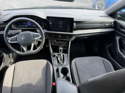 Used 2025 Volkswagen Jetta Sport FWD image 29