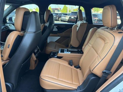 Used 2024 Lincoln Aviator Black Label w/ Class IV Trailer Tow Package AWD/4WD image 17