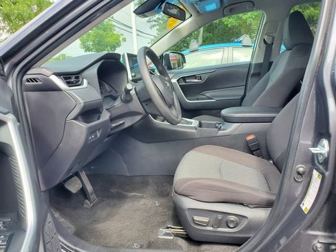 Used 2025 Toyota RAV4 XLE AWD/4WD image 16