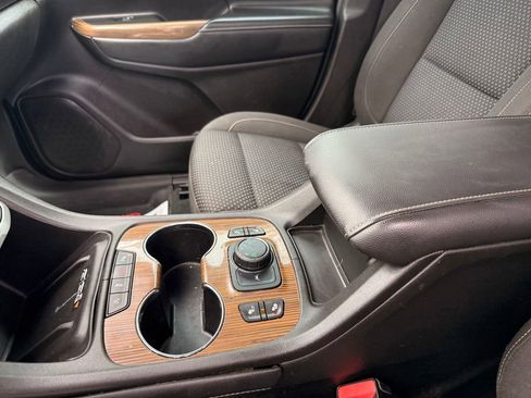 Used 2023 GMC Acadia SLE w/ Driver Convenience Package FWD image 20