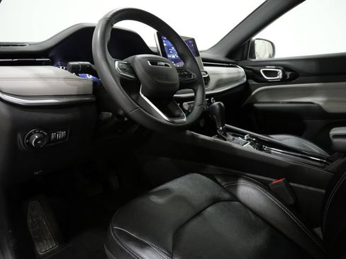 Used 2025 Jeep Compass Limited AWD/4WD image 10