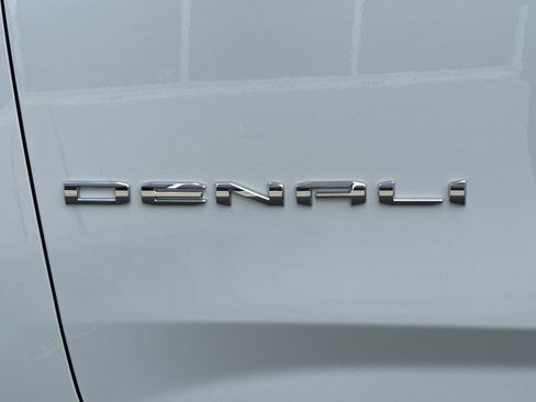 Used 2026 GMC Yukon XL Denali w/ Denali Reserve Package AWD/4WD image 12