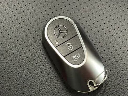 Used 2026 Mercedes-Benz GLC 300 4MATIC image 37