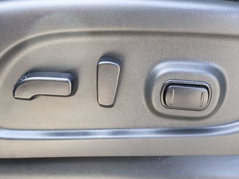 Used 2021 Nissan Titan PRO-4X w/ Pro-4x Convenience Package AWD/4WD image 15
