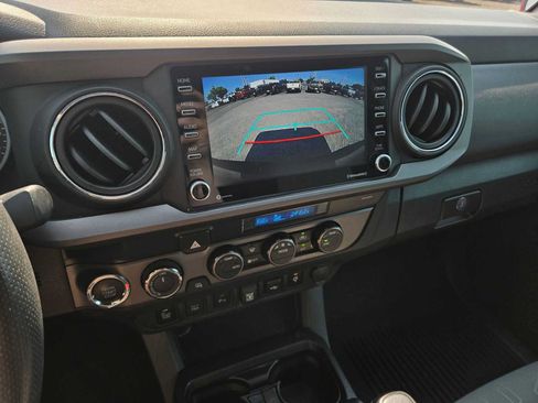 Used 2022 Toyota Tacoma TRD Off-Road w/ Technology Package AWD/4WD image 32